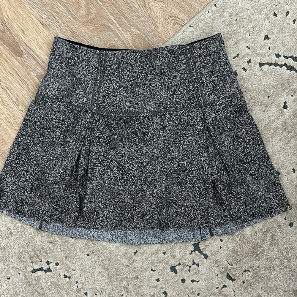 lululemon lost in pace skirt in sea spray alpine white